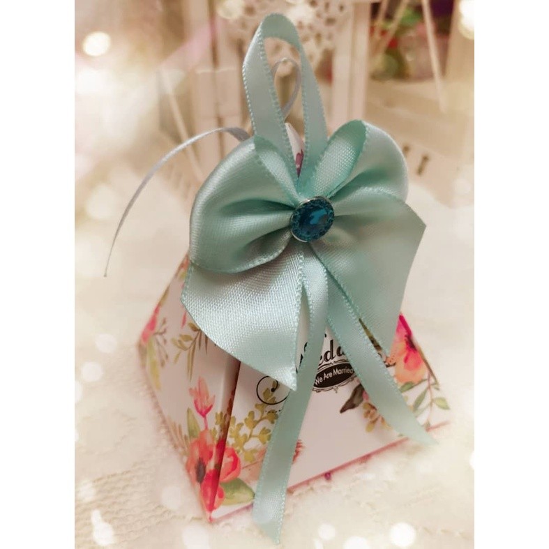 1pc/pack 7*7*9cm Pyramid White Candy Box with Diamond Ribbon for Wedding Party Gift (130L)