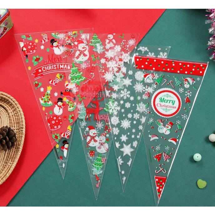 100PCS Christmas Snowflake Santa Clear Cone Treat Bags Cellophane Treat Bags Plastic Cone Bags Bags(2195L)