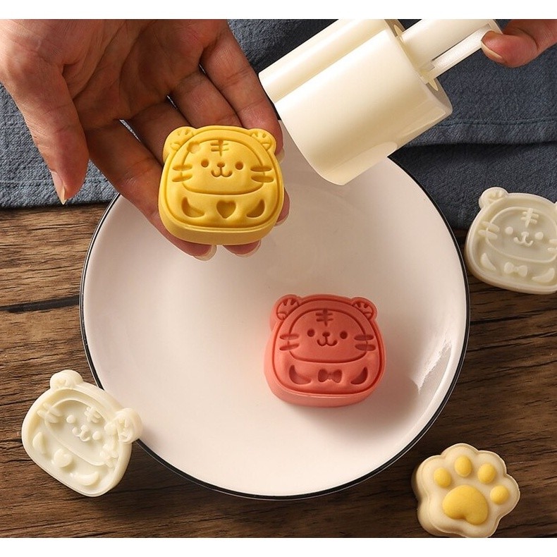 Plastic Material Mooncake Mold 75g Tiger Shaped Stamps Moon Cakes Moulds for Mid-Autumn Festival【元宝虎】 月饼模具(2214L)