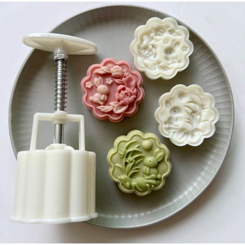 50/75g Plastic Material Mooncake Molds Mooncake Stamps Mooncake Mould Cute Bunny Shaped Baking Tool【花前月下兔】月饼模具(2217L) - Image 2