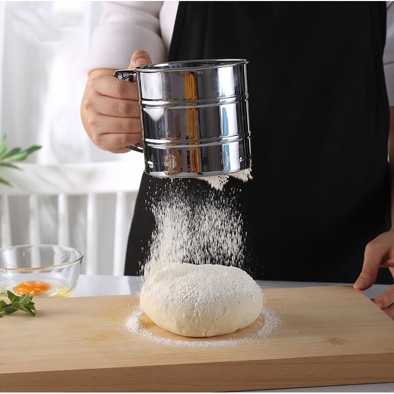 Stainless Steel Flour Sieve Cup Powder Sieve Mesh Kitchen Gadget For Cakes Hand-Screened Sugar Mesh Sieve手摇式面粉筛(2190L)