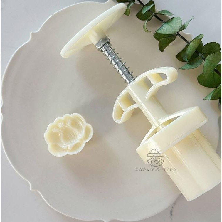 20g-30g Small Lotus Bean Paste Cake Mold Mini Lotus Chinese Mid-Autumn Festival Rice Dumpling Mold荷花绿豆糕广式冰皮月饼烘焙模具(2919L) - Image 4