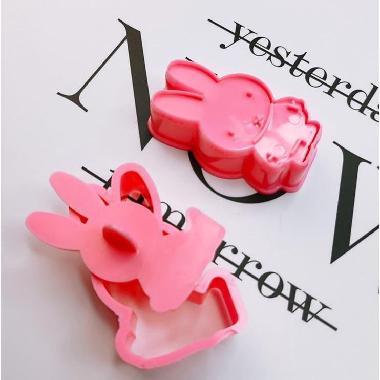 2pcs Cookie Cutters Cartoon Plunger Cookie Stamps Biscuit Fondant Cutters Kitchen Baking Tools (1496L) - Image 2
