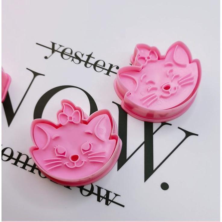 2pcs Cookie Cutters Cartoon Plunger Cookie Stamps Biscuit Fondant Cutters Kitchen Baking Tools (1496L) - Image 3