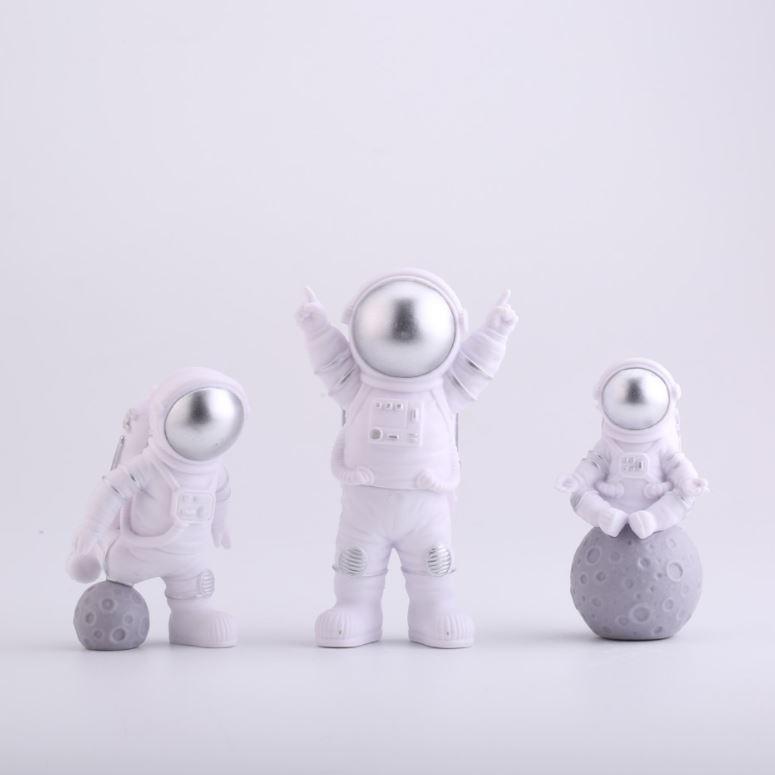 3pcs/Set Space Astronaut Cosmonaut Boy Birthday Party Decorations Kids Cake Decorations Tools Dessert (1046L) - Image 2