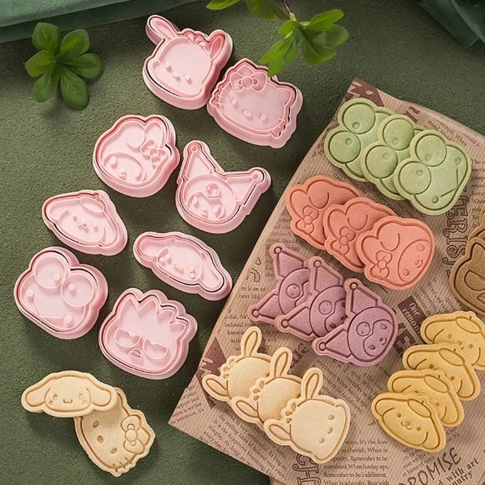 8pcs/Set Sanrio Cookie Mold Hello Kitty Kuromi Snoopy Pikachu Cartoon 3D Fruit Cutter Model Toys Kitchen Party (3011L)